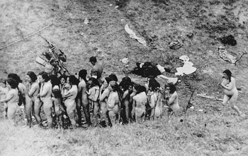 二战中遭受百般凌辱的<em>女人:裸体拍照</em>后遭枪杀