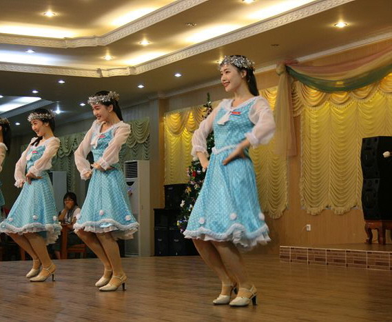 组图:<em>朝鲜餐厅</em>里的<em>美女服务员</em>-新闻频道-和讯网