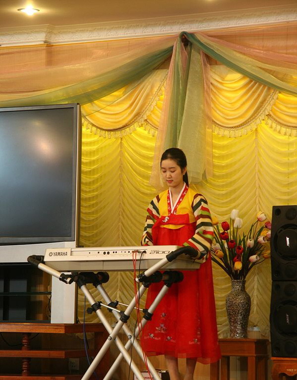 组图:<em>朝鲜餐厅</em>里的<em>美女服务员</em>-新闻频道-和讯网