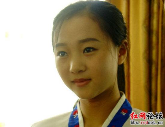 组图:朝鲜<em>餐厅</em>里的<em>美女</em>服务员-新闻频道-和讯网