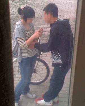 9岁无知女孩偷偷堕胎+手术后回学校上体育课(组