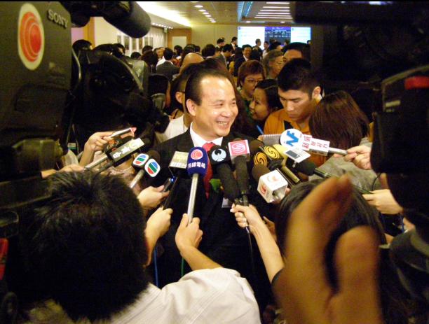 霸王防<em>脱</em>功效遭质疑:老总陈启源<em>头发为何</em>不多