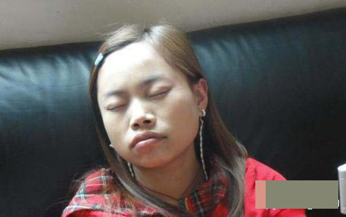 组图:凤姐生活窘迫当<em>洗脚妹</em>立志在美国挣钱养