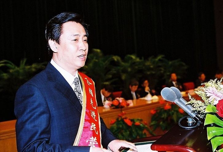 恒大老板许家印图片