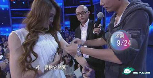 热议:非诚勿扰<em>美女</em>嘉宾现场<em>脱丝袜</em>为男嘉宾示