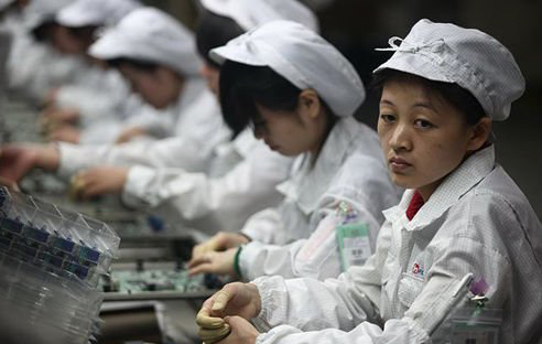 富士康机器人上岗:生产线工人锐减 骚乱有望抑