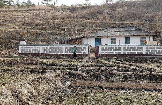 实拍中国人在朝鲜住的顶级酒店 鲜明对比令人