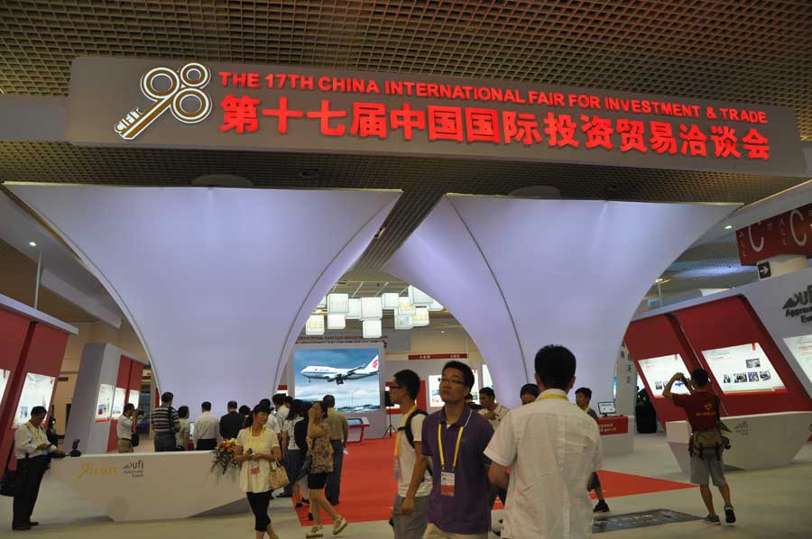 央行发行马年金银纪念币图片