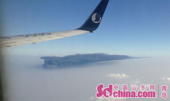 中石化青岛输油管爆燃事故现场浓烟滚滚且异味