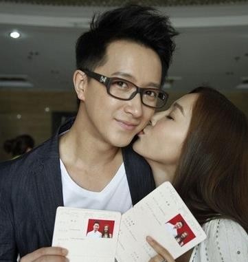 组图:韩庚姚星彤晒结婚证 曝光两人恩爱花絮