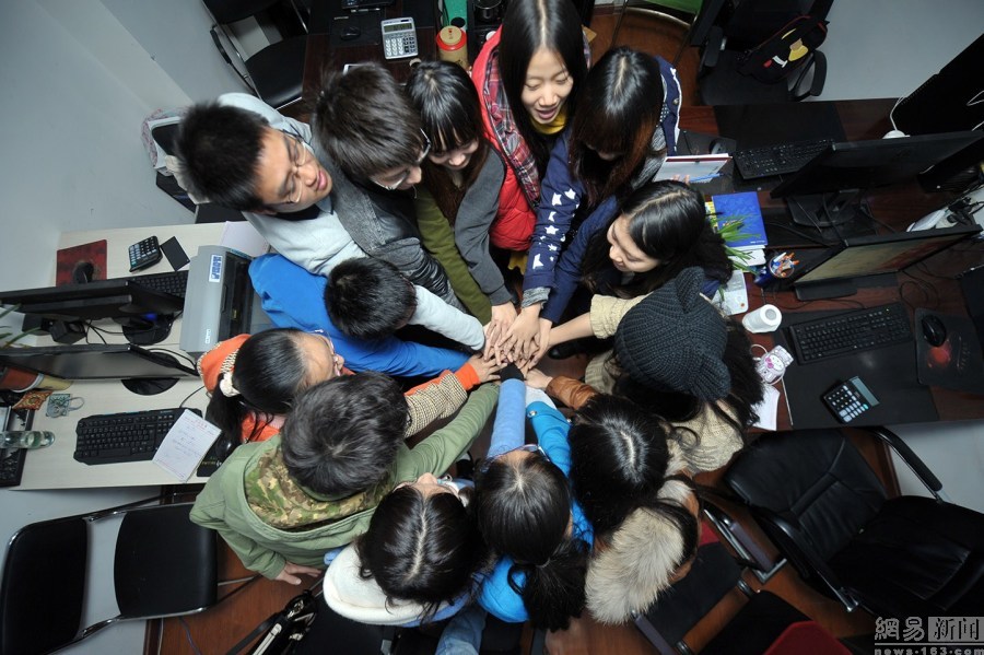 成都网店半小时接72万单 员工通宵接单