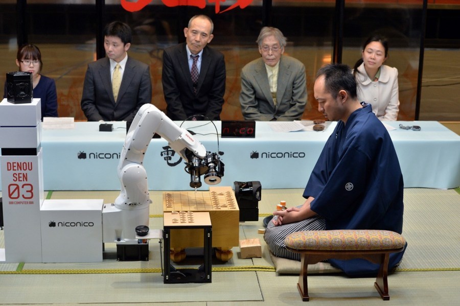 当代最先进机器人:讲笑话看病代替学生上课