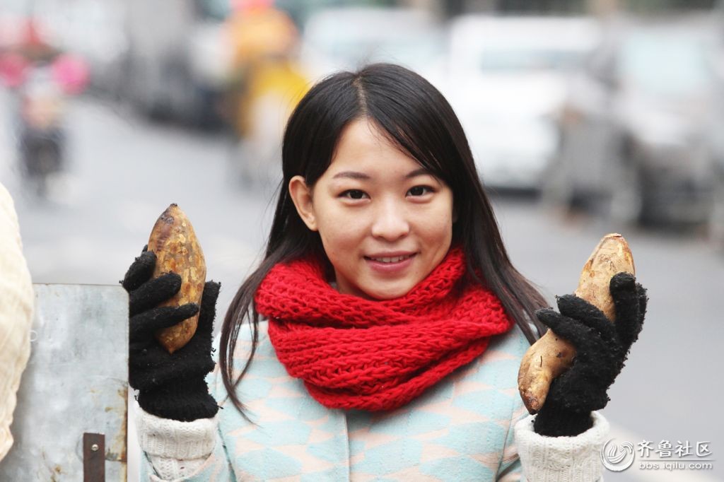 组图:济南街头<em>地瓜</em>妹妹卖烤<em>地瓜</em>救白血病<em>哥哥</em>