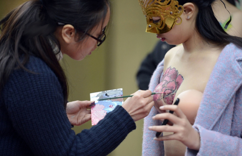 日本十大变态节日:<em>父女</em>共浴 -科技频道-和讯网