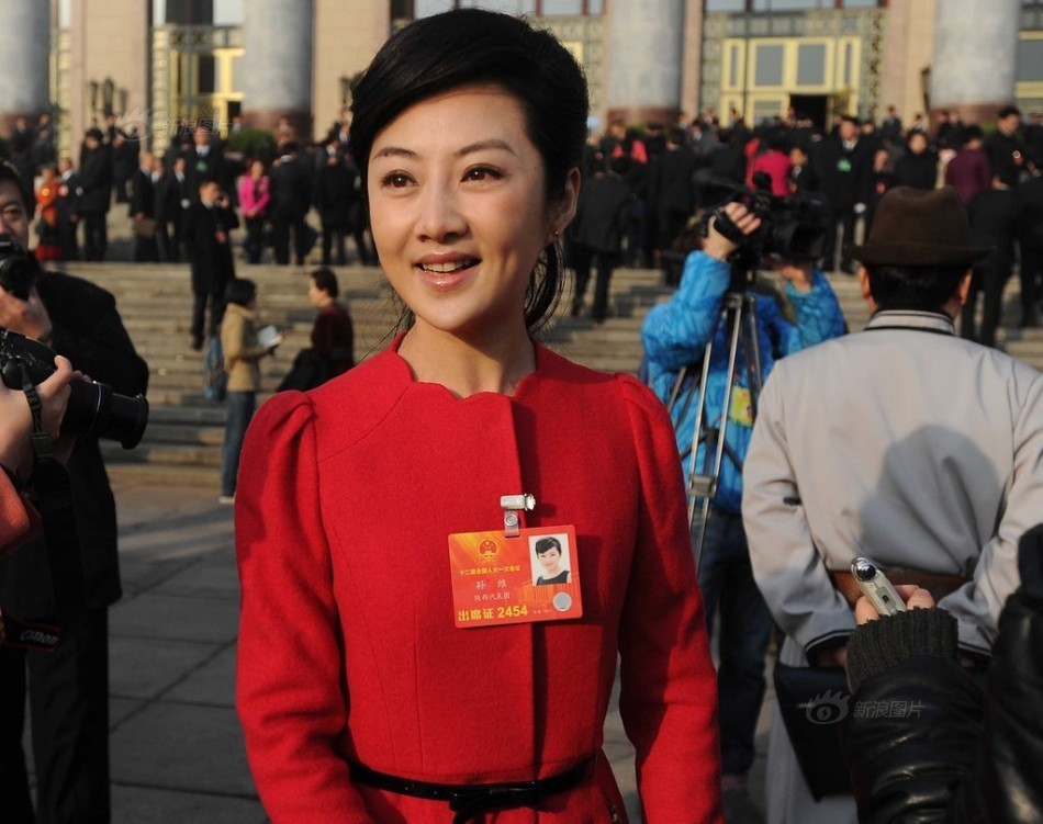 组图:陕西45岁女人大代表容貌青春似80后 -手机和讯网