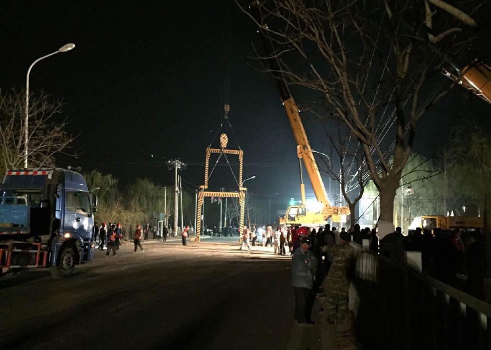 北京地铁亦庄线出轨后续 司机被救时神志清醒