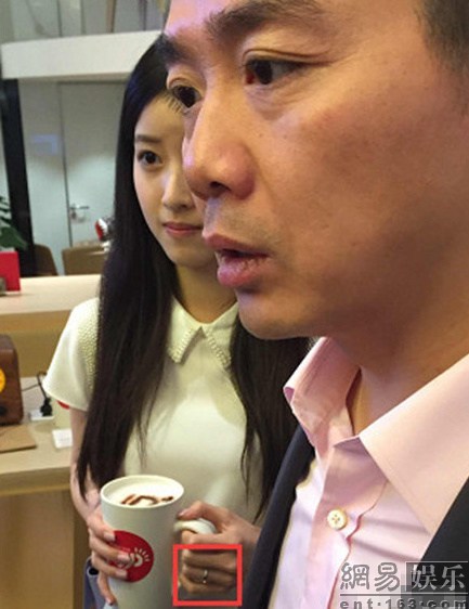 组图:<em>刘强东奶茶妹</em>悉尼<em>拍婚纱照</em> 化妆师补妆-中