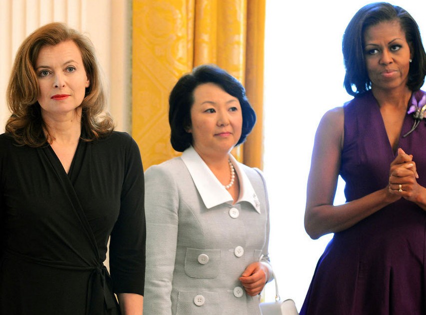 参观白宫,图为米歇尔与法国"第一夫人"瓦莱丽及日本第一夫人野田仁实