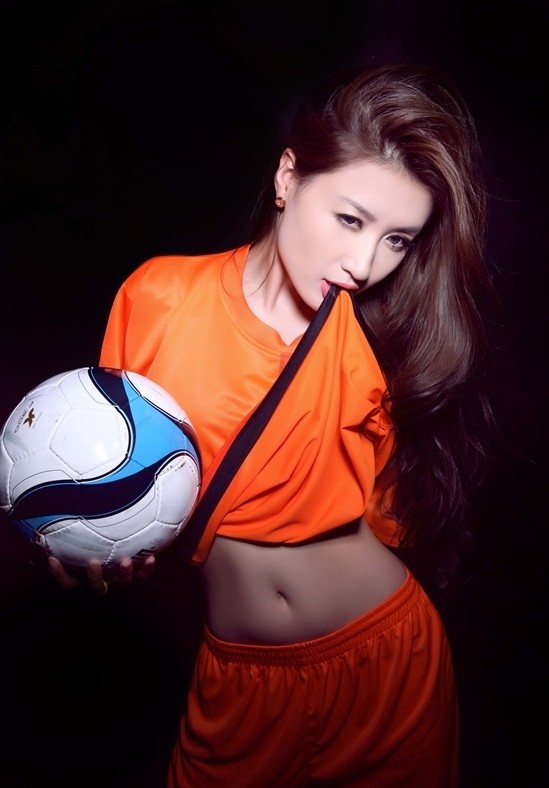 奥运大使孙敬媛心系欧洲杯 性感写真挺荷兰队