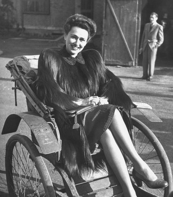 1946年在上海的白俄贵族女孩(组图)