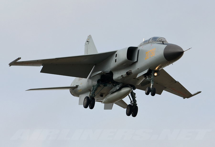 歼轰7飞豹战机,是我国于20世纪80年代开始自行设计研制的中型战斗轰炸