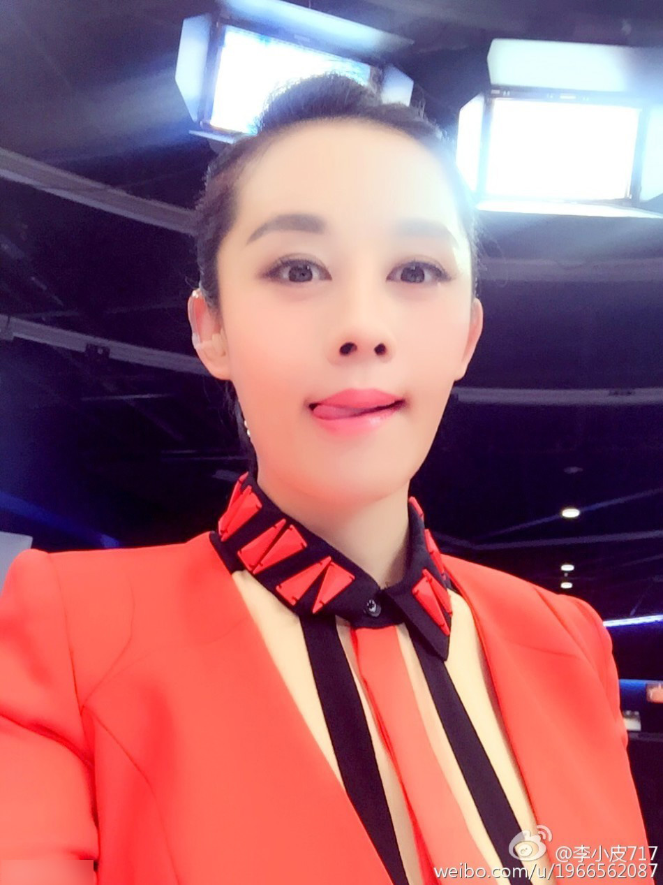 查看原图 近日,cctv5《体坛快讯》新晋女主播李蕊走红网络,因美丽淡雅