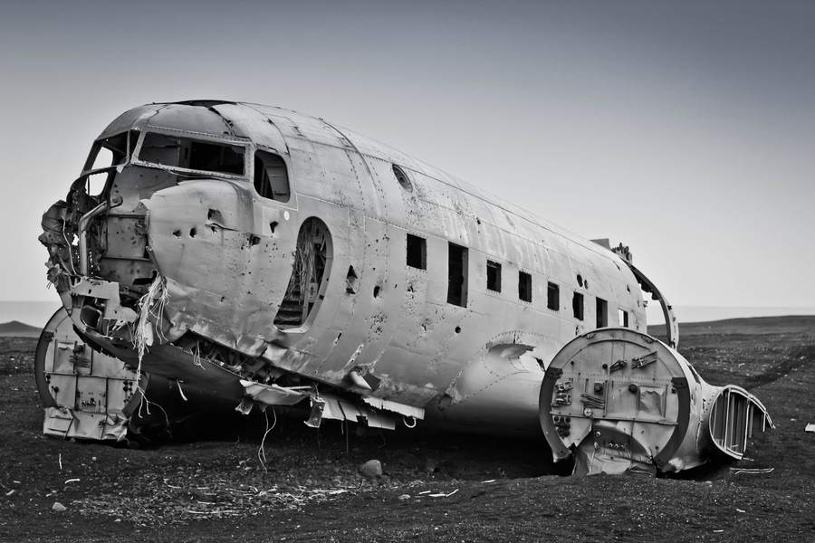飞机残骸中被遗忘的生存故事