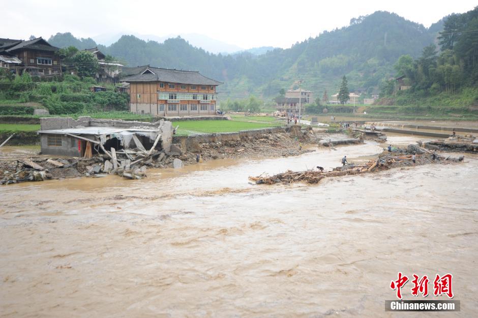 组图:贵州雷山洪涝平息 民众正有序安排生活